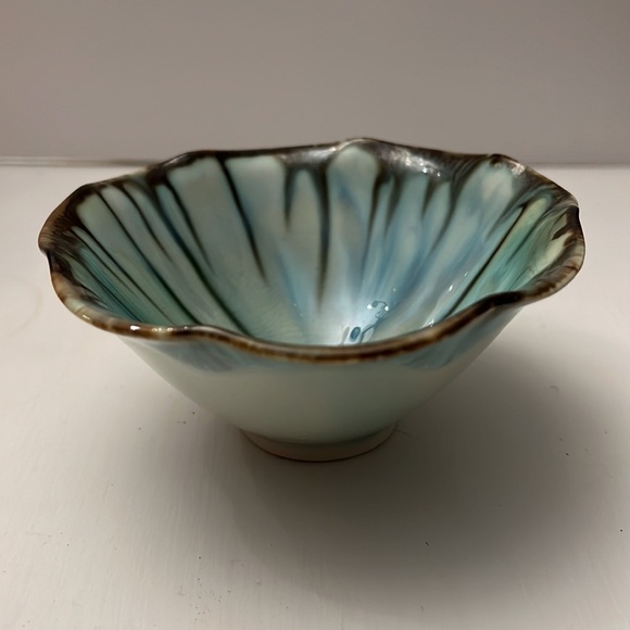 Edgecomb Potters of Maine Saltmeadow Glaze Ruffled Bowl - Picture 2 of 6